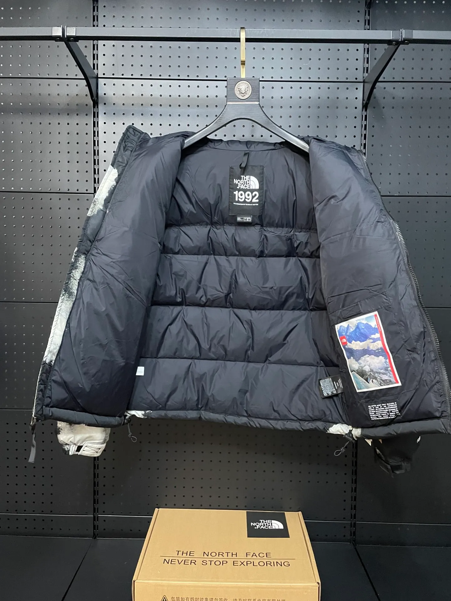 The North Face｜1992 Same Style 30 1992 1996 1992 ，1992 30 ❶ ： ， 7 ， ， 、 。 ❷ ： 90 700 ， ，Lightweight ， ！ ❸ ： ， ， ， ， 。 40T ， ， ， nylon ， ， ， ！ ❹ YKK ， ， . Size:XS-XXL